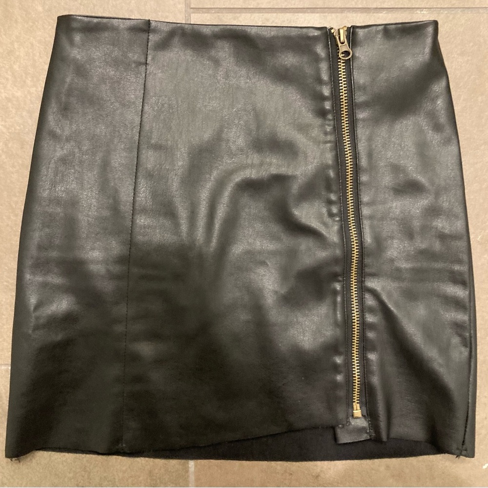Chic Black Leather Skirt with Gold Zipper